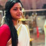 Gomathi Priya Instagram - Early morning #attukalbagavathi amman temple Dharsanam #attukal #kerala #thiruvananthapuram #devotionaltime🙏 #blessed #newbeginnings #newyear #2024 #ﬁrstpost #mundu #saree #keralakutty #malayali #traditional #sareelove #gomathipriya #priyabalakumaran #priyabalakumaran_gp #nothingbutpriya