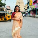 Gomathi Priya Instagram - #kanchipuram #devotional #positivevibes #temple #dayout #semisilksaree #traditional #trendyblouse #sunrise #kanchikamakshi #varadharaja_perumal #bekind #behappy #blessed #spreadlove Saree @kanchipuram_lakshaya_silks Blouse @rathidesign Earrings @kks_collections1