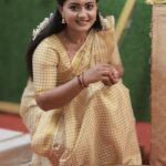 Gomathi Priya Instagram - #revathy #chempaneerpoovu #asianet #television #malayalam #kasavu #saree #keralasaree #thiruvanthapuram #mallu #keralakutty #kutty #chechi #gomathipriya #priyabalakumaran #priyabalakumaran_gp #gp #nothingbutpriya
