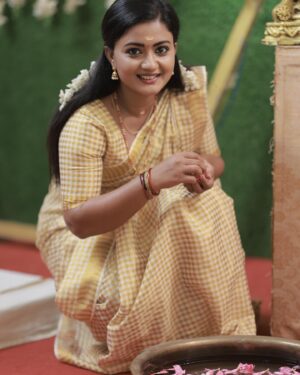 Gomathi Priya Instagram - #revathy #chempaneerpoovu #asianet #television #malayalam #kasavu #saree #keralasaree #thiruvanthapuram #mallu #keralakutty #kutty #chechi #gomathipriya #priyabalakumaran #priyabalakumaran_gp #gp #nothingbutpriya