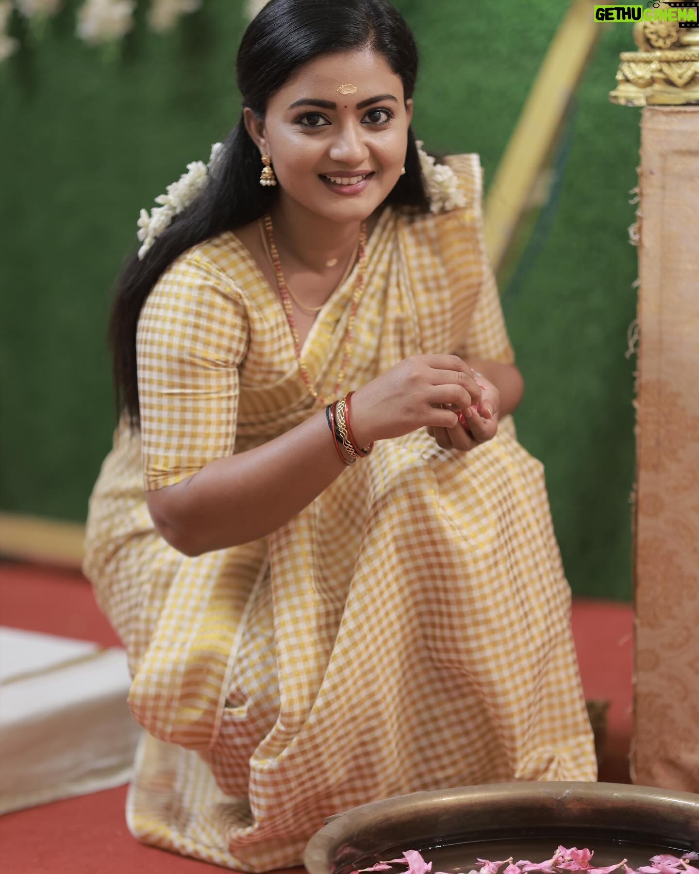 Gomathi Priya - 3 Likes - #revathy #chempaneerpoovu #asianet #television #malayalam #kasavu #saree #keralasaree #thiruvanthapuram #mallu #keralakutty #kutty #chechi #gomathipriya #priyabalakumaran #priyabalakumaran_gp #gp #nothingbutpriya
