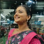 Gomathi Priya Instagram - depression isn’t always dark rooms & crying endlessly. sometimes it’s getting up, going to work,smiling & laughing all day and then coming home to sit quietly doing little to nothing until it’s time to go to bed. Pictures @medha.pallavi #gomathipriya #priyabalakumaran #priyabalakumaran_gp #gp #nothingbutpriya #healing #bestrong #behappy #bekind #blessed