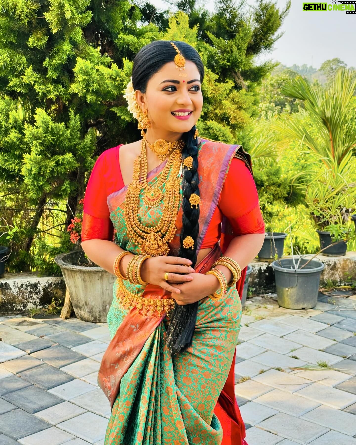 Gomathi Priya - 3 Likes - Revathy kalyana look #revathy #chempaneerpoovu #asianet #television #malayalam #marriagelook #bride #keralabride #moogurthamlook #saree #traditional #ponnu #kutty #chechi #thiruvanthapuram #makeover #kalayanam #blessed #behappy #bekind #spreadlove #spreadpositivevibes #gomathipriya #priyabalakumaran #priyabalakumaran_gp #gp #nothingbutpriya