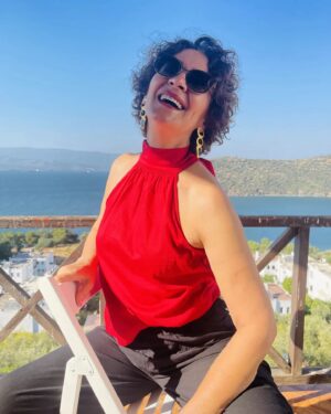 Gonca Cilasun Instagram - Ölçü mühimdir bu dünyada. Azmin, hırsın, tutkunun ve aşkın ölçüsü muhakkak ki çok mühimdir.

Kimin sözü hatırlamıyorum, bilen varsa lütfen yorumlara yazsın.

#gönlümüzdeolanömrümüzdeolsun
#güldegüzelleş
#kırmızıgülünalıvar
