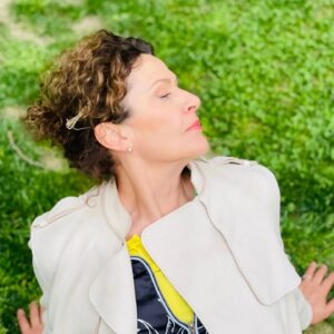 Gonca Cilasun Instagram - 🌼
Olgunlaşıp sakinleştiğimi düşünüyordum meğer boşvermişim.