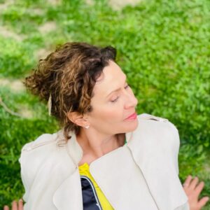 Gonca Cilasun Instagram - 🌼
Olgunlaşıp sakinleştiğimi düşünüyordum meğer boşvermişim.