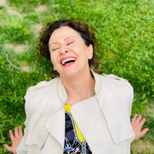 Gonca Cilasun Instagram - 🌼
Olgunlaşıp sakinleştiğimi düşünüyordum meğer boşvermişim.