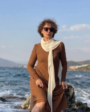 Gonca Cilasun Instagram - 🌊
Deniz üstü köpürür!
