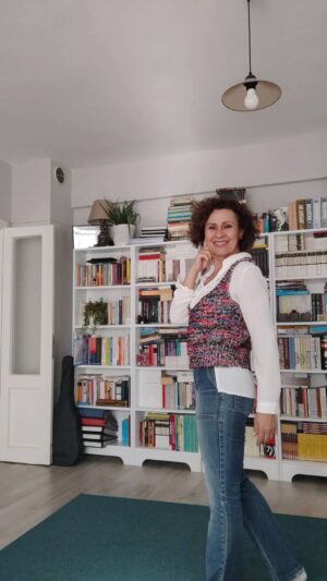 Gonca Cilasun Instagram - Çiçek bile yerini severse açar.
Kendini sev, değiş, dönüş, korkma!
Korku ile yaşanmaz. 💕

#güldegüzelleş 😊
#kendinisev 🤍
#danset 💃