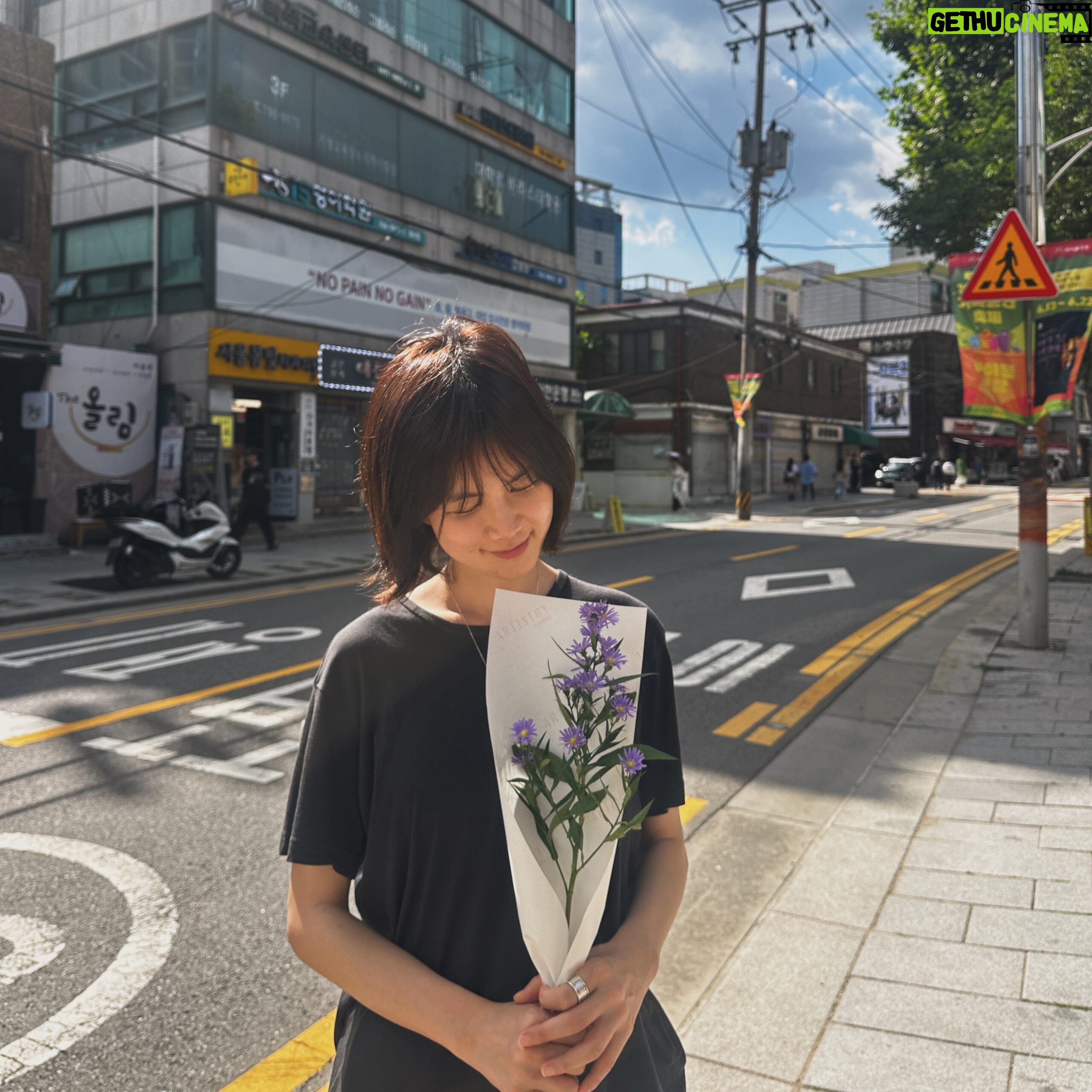 Gong Min-jeung Instagram - 저는 잘 지내고 있어요🙆🏼♀️
