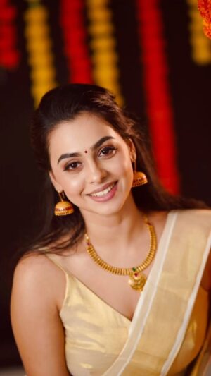Gopika Udayan Instagram - 🌼

📸: @bamstudiofloor @bamstudiosharjah 
👗: @dew_drops_fashion_sharjah 
MUA: @asha_artistry_