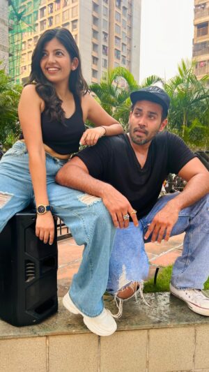 Gouri Agarwal Instagram - 💃🏻Soflty softly🕺🏻 w/ @justkarankhanna 😎

@karanaujla_official 
.
.
.
.
.
.
.
.
#softly #karanaujla #dance #groove #feelit #reelit #explore ❤️✨