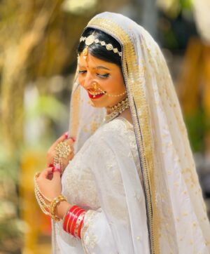 Gouri Agarwal Instagram - 🤍🕊️
