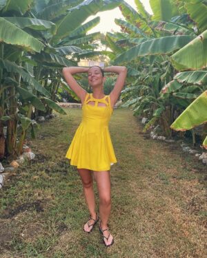 Gözde Duru Instagram - Hello yellow🌞