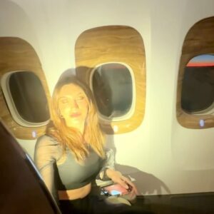 Gözde Gürkan Instagram - Anlatılanlar doğru. Ellerime kına yaktım. Gözlerime sürme çektim. 🇦🇪✈️