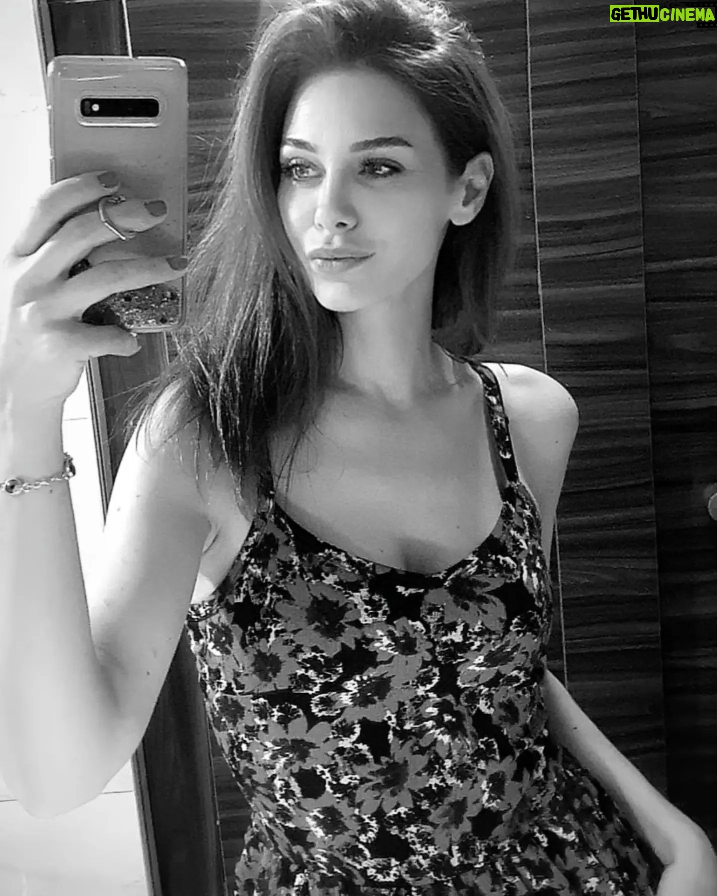 Gözde Mukavelat - 3 Likes -