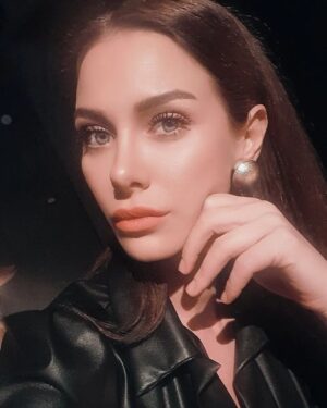 Gözde Mukavelat Instagram - 🖤❤🌙