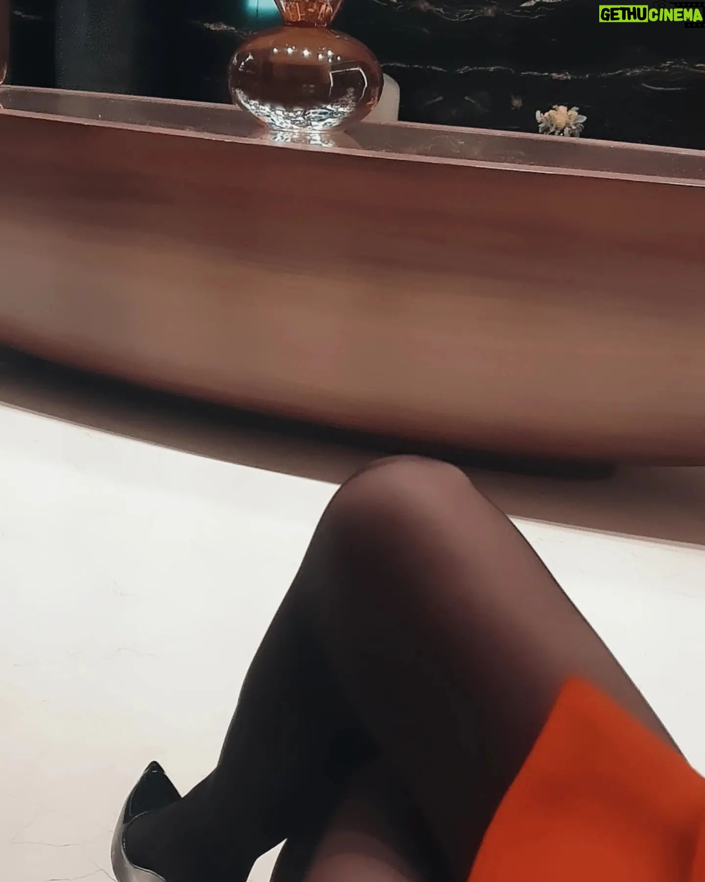 Gözde Mukavelat - 3 Likes - 🖤💫
Not: sondaki kare kendi kendini atmış benle alakası yok 😁🤷♀️