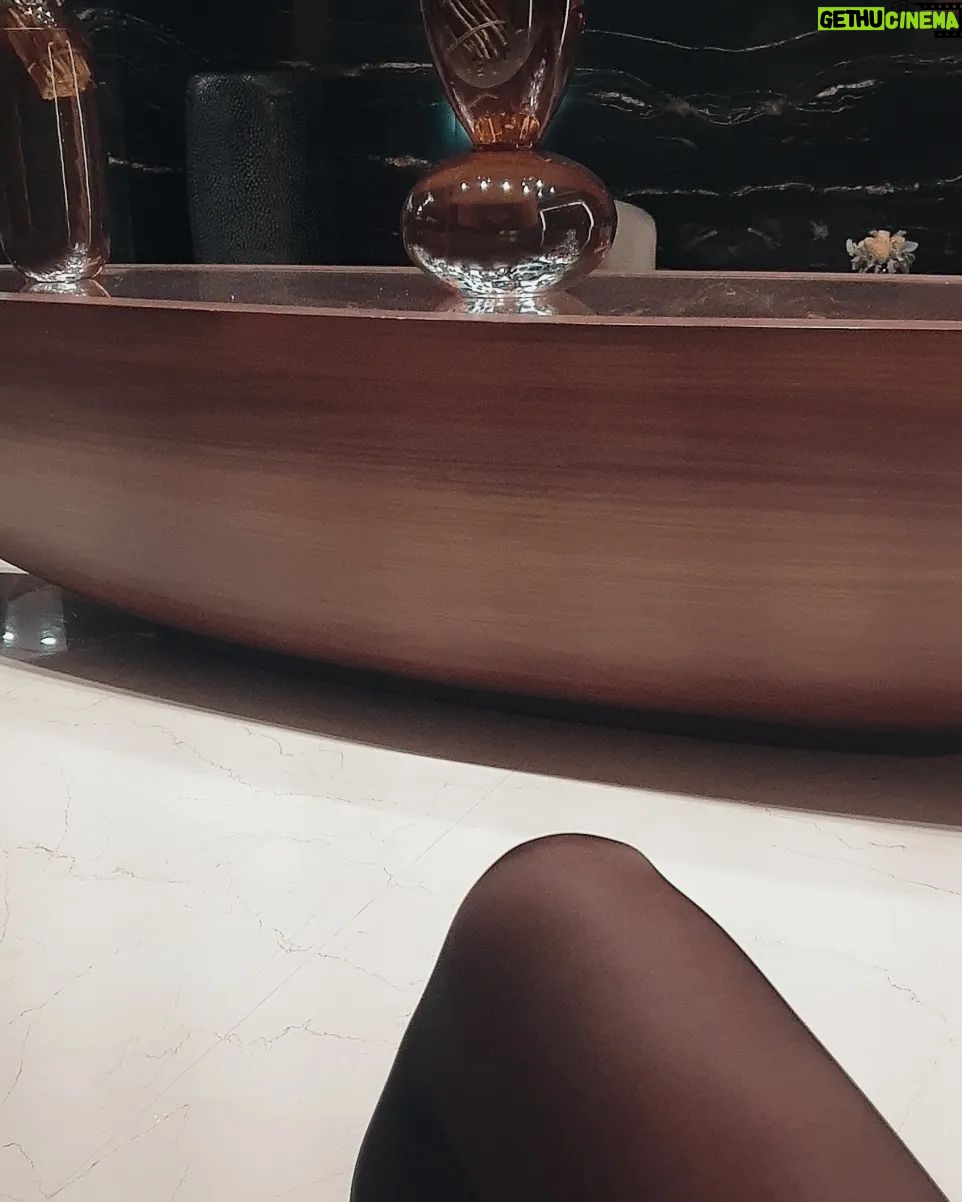 Gözde Mukavelat - 3 Likes - 🖤💫
Not: sondaki kare kendi kendini atmış benle alakası yok 😁🤷♀️