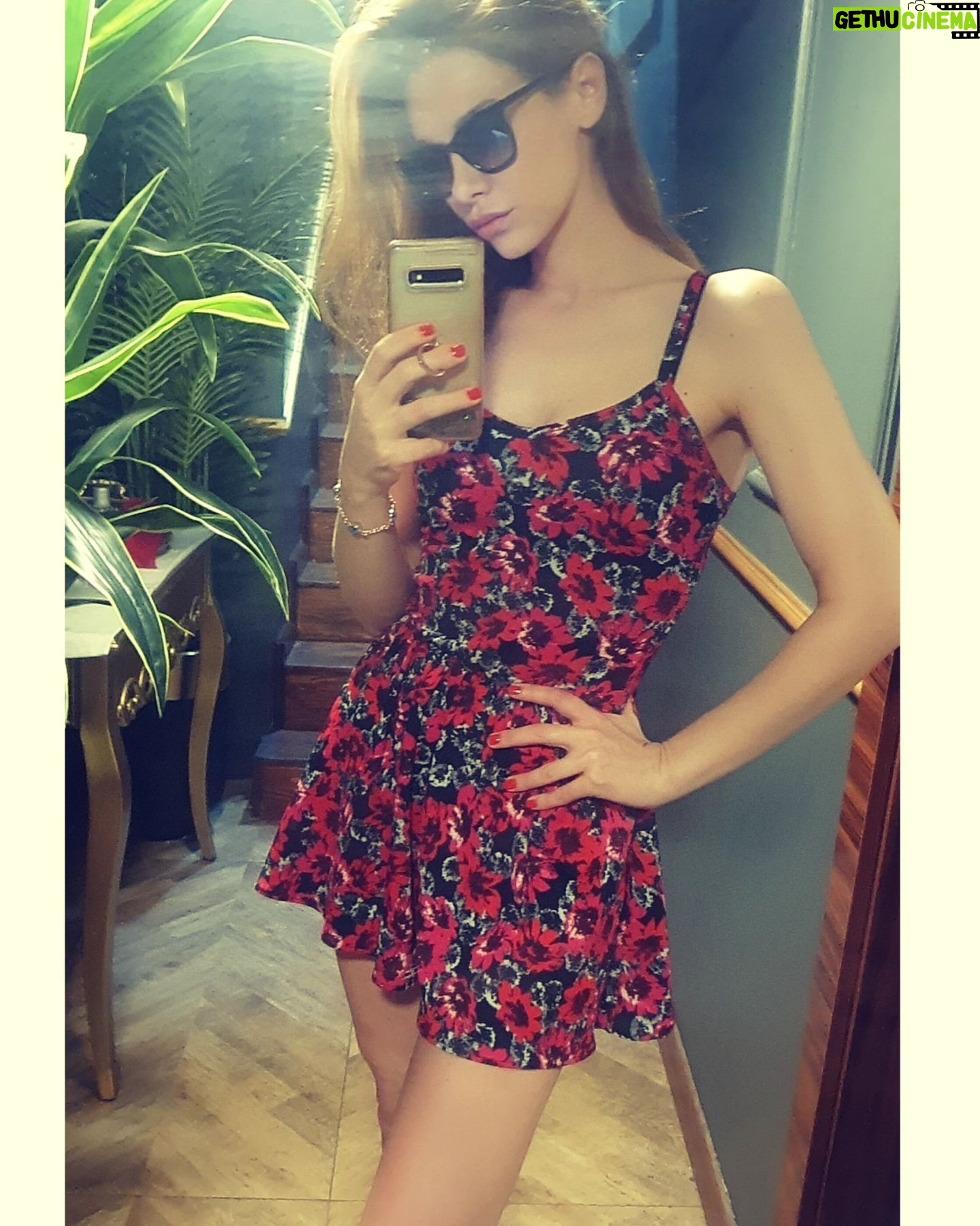 Gözde Mukavelat - 3 Likes -