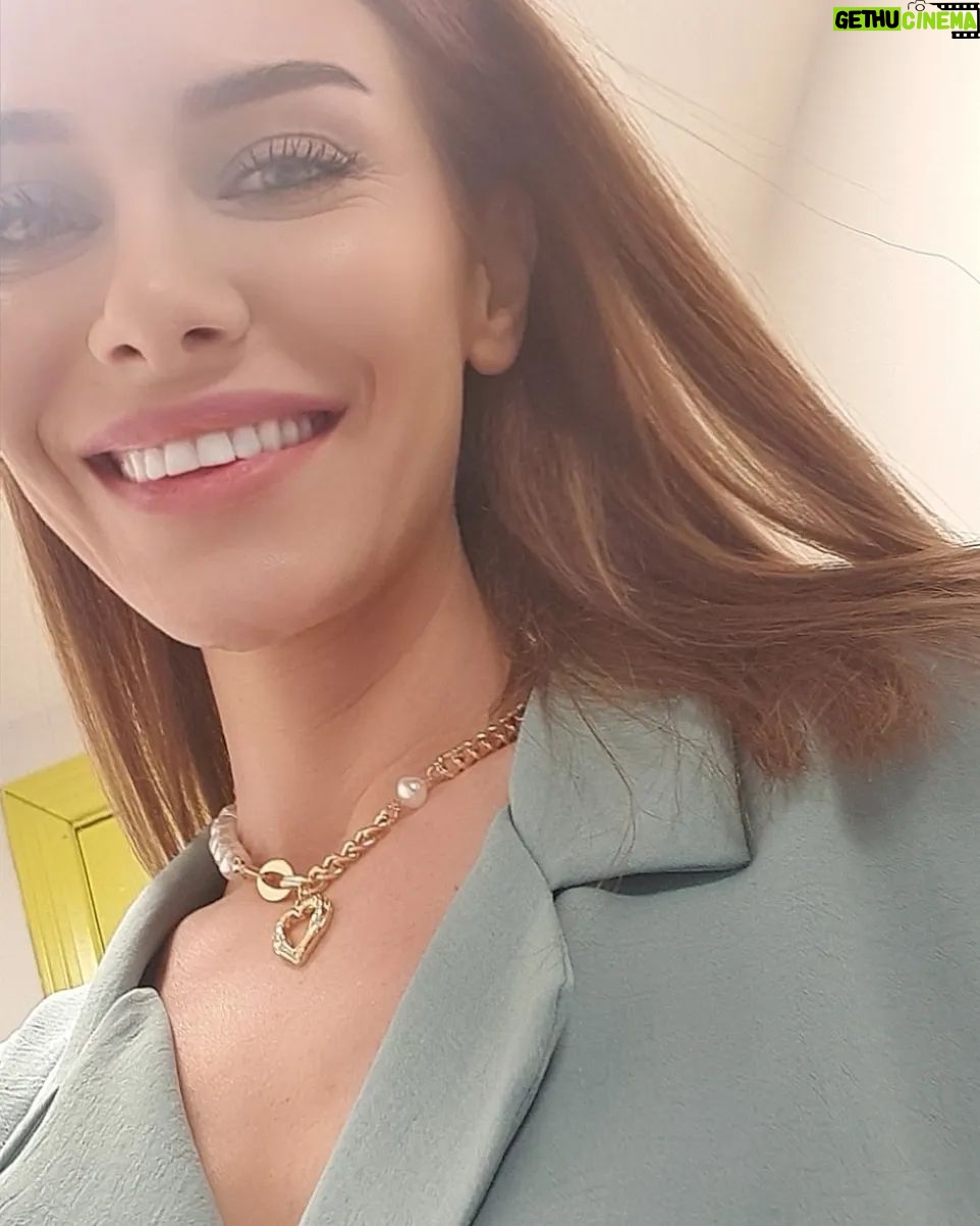 Gözde Mukavelat - 3 Likes - Ne haliniz varsa, gülün 💙