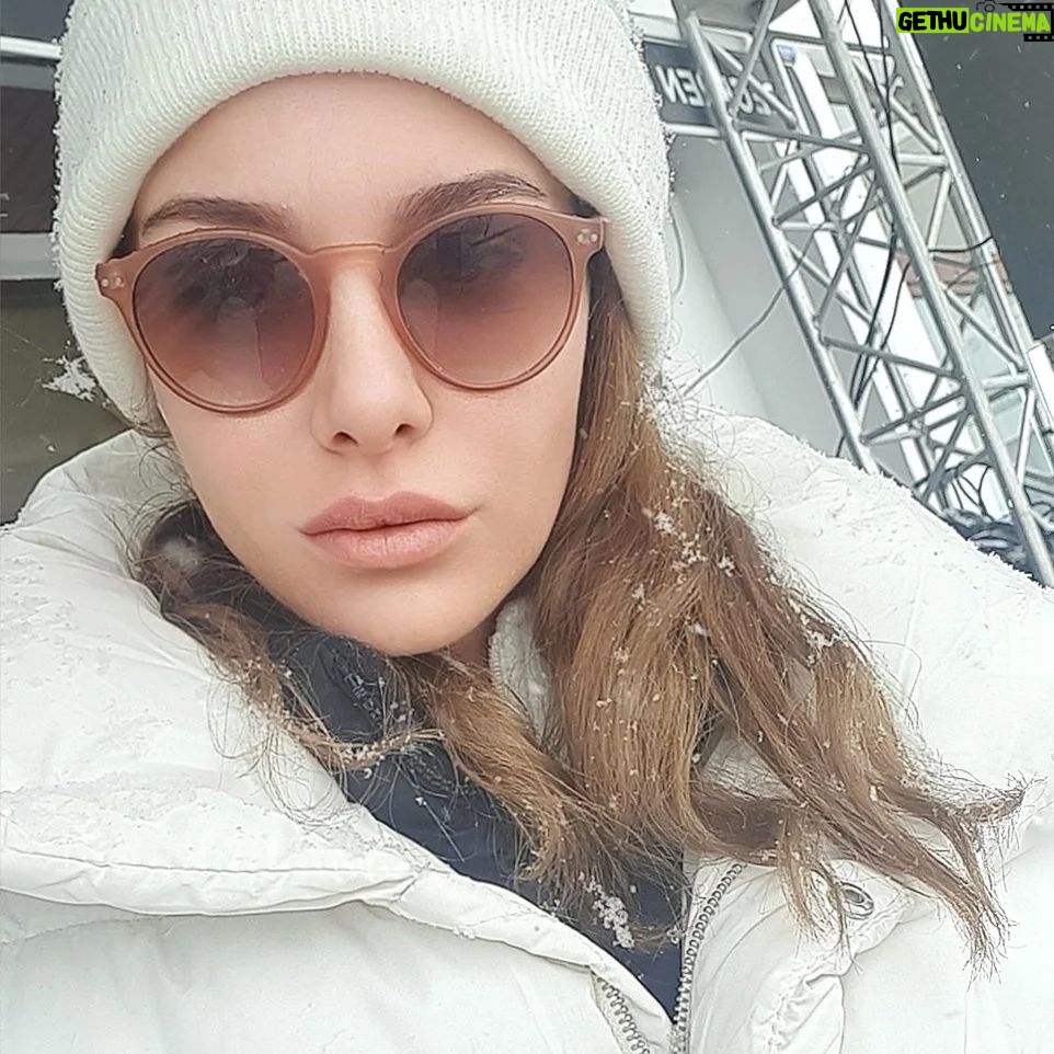 Gözde Mukavelat - 3 Likes - 🤍❄️😎