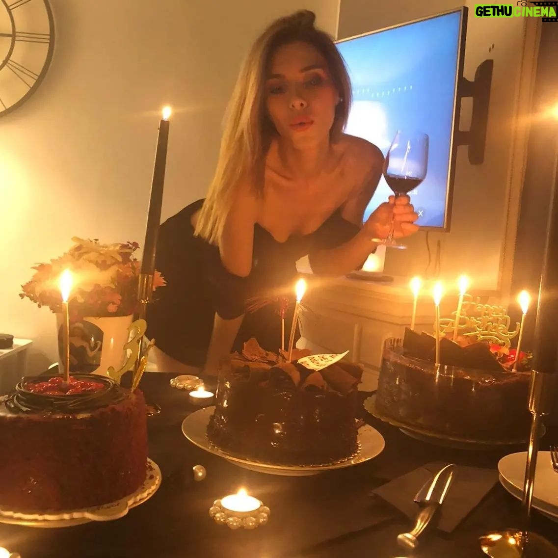Gözde Mukavelat - 3 Likes - Hoşgeldin yeni yaşım, yeni telaşlarım, yeni kararlarım, yeni heyecanlarım "her şeye rağmen"lerim, iyi ki gelenler ve gidenler, sevinçlerim, hüzünlerim. Kimse gibi olmayıp, hep kendi gibi kalan o en değerli yanım, HOŞGELDİN. 🙏🏽💙🎂🥂🎈🎉 #birthday