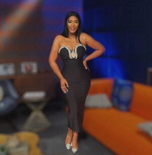 Grace Mendes Instagram - Tv Host
Meu novo desafio
Hair by @dulmatchi_beleza_perucas 
Hair style @spaziobymoohata 
Dress by @boutiqueleciaglamour