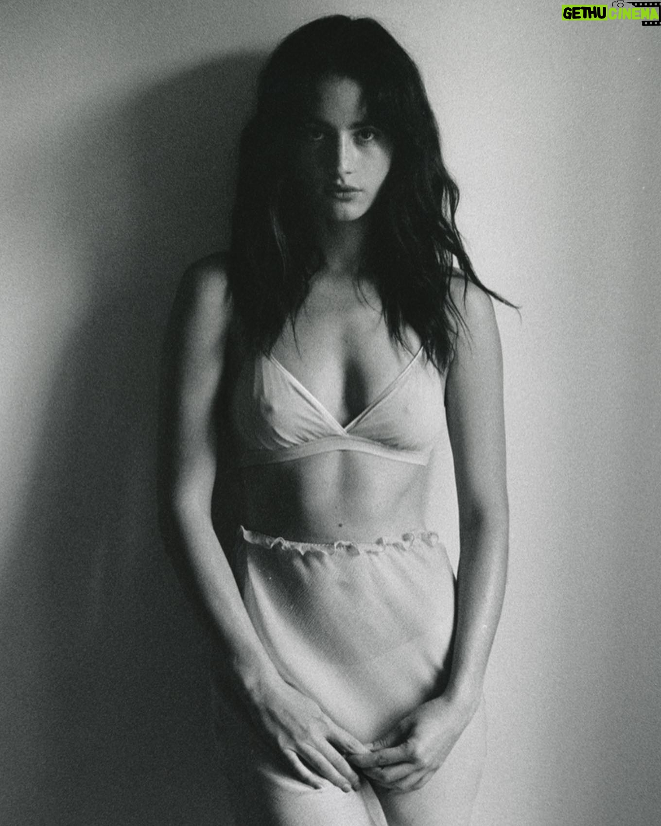 Grace Van Patten - 11.8K Likes - Pull my finger