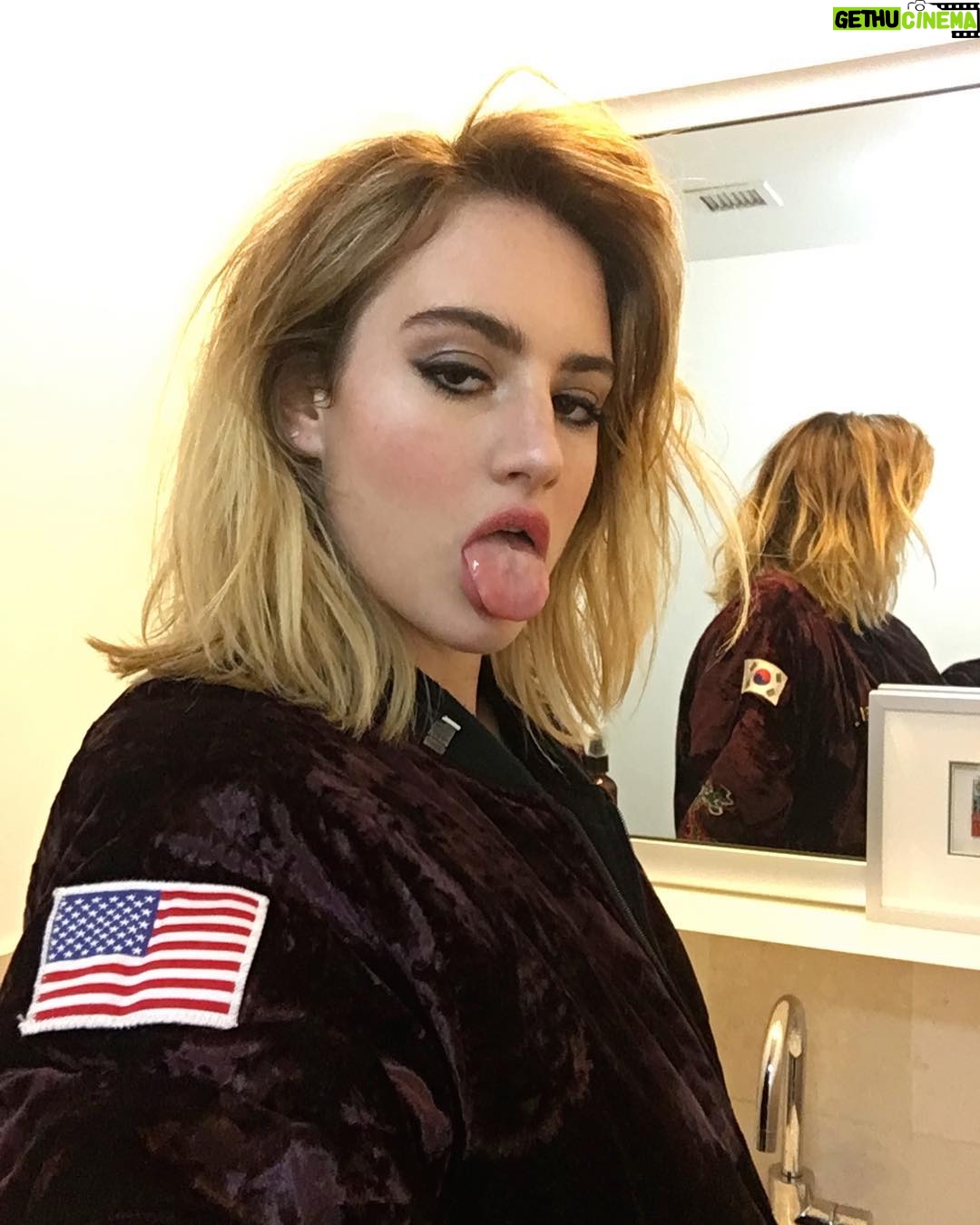 Grace Van Patten Instagram - wut dat tongue do
