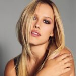 Gracie Dzienny Instagram - Golden Eye 🤎