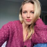 Gracie Dzienny Instagram - feeling so confident in my skin after my recent visit to @blushaesthetics 💖 find me going foundation free all summer!! thanks Erin! you’re the best!