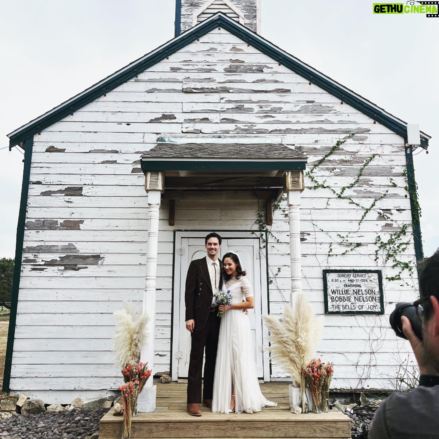 Gracie Dzienny Instagram - Haley & Pete got hitched! 💒 so fun celebrating the cutest couple around in the luckiest place in town 🤠 love you guys