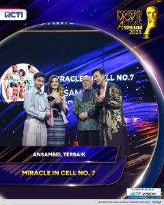 Graciella Abigail Instagram - Praise the Lord.. Pertama kali naik podium dapat piala 😁✨ Pasangan terbaik bareng bapak Dodo , Anak terbaik dan Ansambel terbaik @imaawards #IMMA2023 for #miracleincellno7 . Thank you to all team & judges for the appreciation ✨ . Thank you to all family @falconpictures_ , ibu @er1ca , pak @hbnaveen , om Hanung @hanungbramantyo , alm. Om Nova, babeh Agus, om-om napi and all cast & crew #miracleincellno7 kesayangan ika semua ❤️✨ . Terima kasih sudah selalu support Ika from that beginning sampai bisa dapat piala ini 😁🥰✨ We did it 🎉🥳 . Terima kasih juga utk semua yg selalu dukung Grace, kakak2 #graciers @graciers.ofc @graciers_id , lope sekebon semuanya 🥰🌹