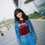 Graciella Abigail Instagram – Foto terakhir pake jaket imoedz sebelum ketinggalan & akhirnya hilang 🥲
.
#Dilan1983WoAiNi BESOK tayang gaes!!! 
.
📸 Om @armanfebryan ✨