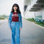 Graciella Abigail Instagram - Foto terakhir pake jaket imoedz sebelum ketinggalan & akhirnya hilang 🥲 . #Dilan1983WoAiNi BESOK tayang gaes!!! . 📸 Om @armanfebryan ✨