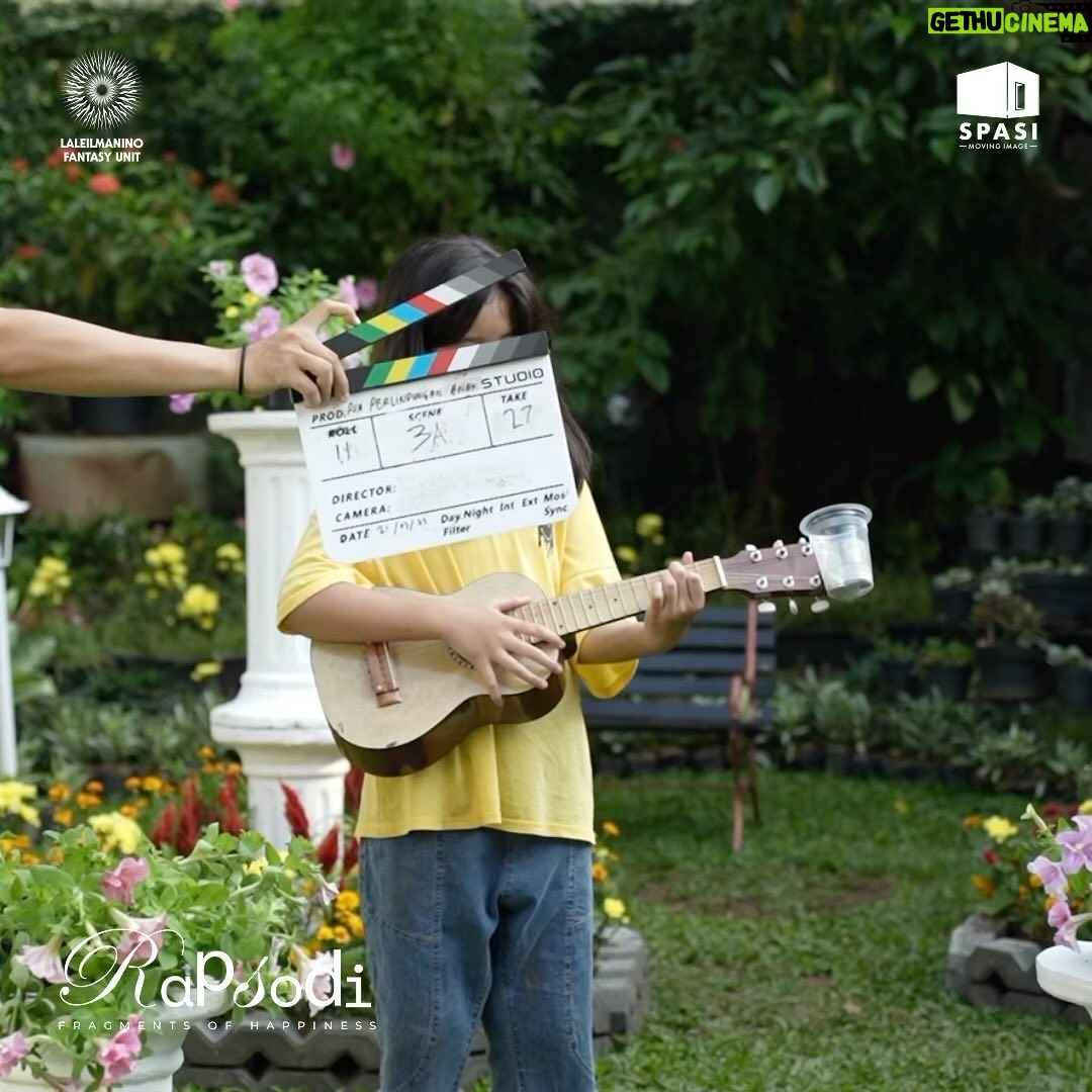 Graciella Abigail Instagram - @graciellaabigail sebagai ALIKA dalam film pendek Rapsodi: Fragments of Happiness. Alika adalah seorang anak perempuan yang sedang shooting di sebuah set. Sampai suatu waktu, ia tersudut oleh suatu adegan yang harus ia perankan. Bagaimana Alika bisa mengatasi masalahnya? Temukan jawabannya di penayangan perdana #FilmRapsodi di @jaffjogja pada tanggal 29 November 2023, Empire XXI studio 3 pukul 17.00 WIB. Disutradarai oleh Aco Tenriyagelli(@acotenri).๐๐ Produksi oleh @Laleilmanino_fantasy_unit & @spasimovingimage. ๐๏ธTickets almost sold out, klik link di bio!๐ BTS footage oleh @trirtn & @narawangsadheo #FilmRapsodi #LaleilmaninoFantasyUnit