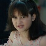 Graciella Abigail Instagram - “Kakak mau bertiga, masih bisa nggak?” AAAAAAA RASANYA PENGEN PELUK RAYA… 🥹 Ayo sedih bareng Raya di Layangan Putus The Movie mulai 21 Desember 2023 di bioskop! #LayanganPutus #LayanganPutusTheMovie #MDEntertainment #MDPictures