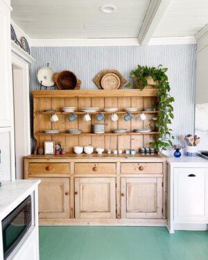 Gray Benko Instagram - It’s taken me a while to share the images from our season finale but it was truly one of my favorite projects.  This home will always have a special place in my heart because it used to belong to my dear friend @laurensouthdown and the new owner @themintgardener is just a peach of a human.  I can only hope that we did them both proud.  Thank you to all of our partners who helped bring this one to fruition, including @meganmcwil who pulled out her secret chandelier painting skills in the 9th hour ✨

If you aren’t caught up yet, all episodes are now steaming on MAX! @magnolianetwork #happytobehome