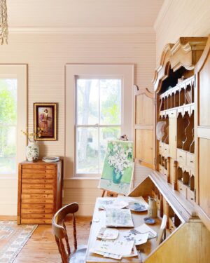 Gray Benko Instagram - It’s taken me a while to share the images from our season finale but it was truly one of my favorite projects.  This home will always have a special place in my heart because it used to belong to my dear friend @laurensouthdown and the new owner @themintgardener is just a peach of a human.  I can only hope that we did them both proud.  Thank you to all of our partners who helped bring this one to fruition, including @meganmcwil who pulled out her secret chandelier painting skills in the 9th hour ✨

If you aren’t caught up yet, all episodes are now steaming on MAX! @magnolianetwork #happytobehome