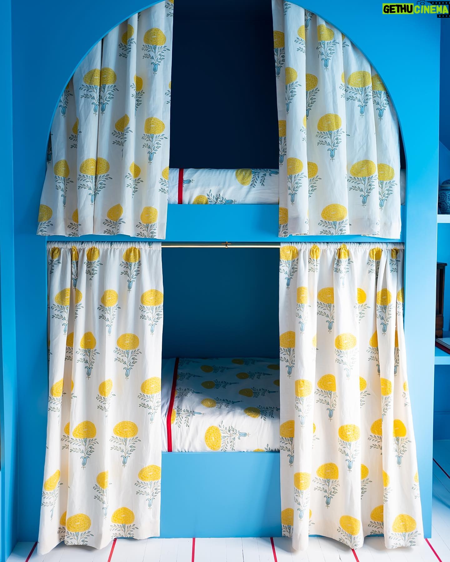 Gray Benko - 3.3K Likes - We were recently lucky enough to work on one of the most iconic homes in our town, The Elizabeth Arden Home. The third floor, which was once an attic space, allowed us to make some really fun design choices and I could not have been more pleased with the results! That blue bunk room with the @mollymahonblockprinting fabric and painted floors has my heart. Downstairs, in the formal entryway, the home owner really wanted a metallic wallpaper and @wallpaperie was able to create a beautiful custom chinoiserie for us. And the icing on the cake, as always, was my all time favorite @straydogdesigns coming in hot with the incredible papier-mâché light fixtures. I hope you were able to catch the episode and enjoyed it as much as we did (house fire and all 😱).
New episode out tonight on @magnolianetwork !