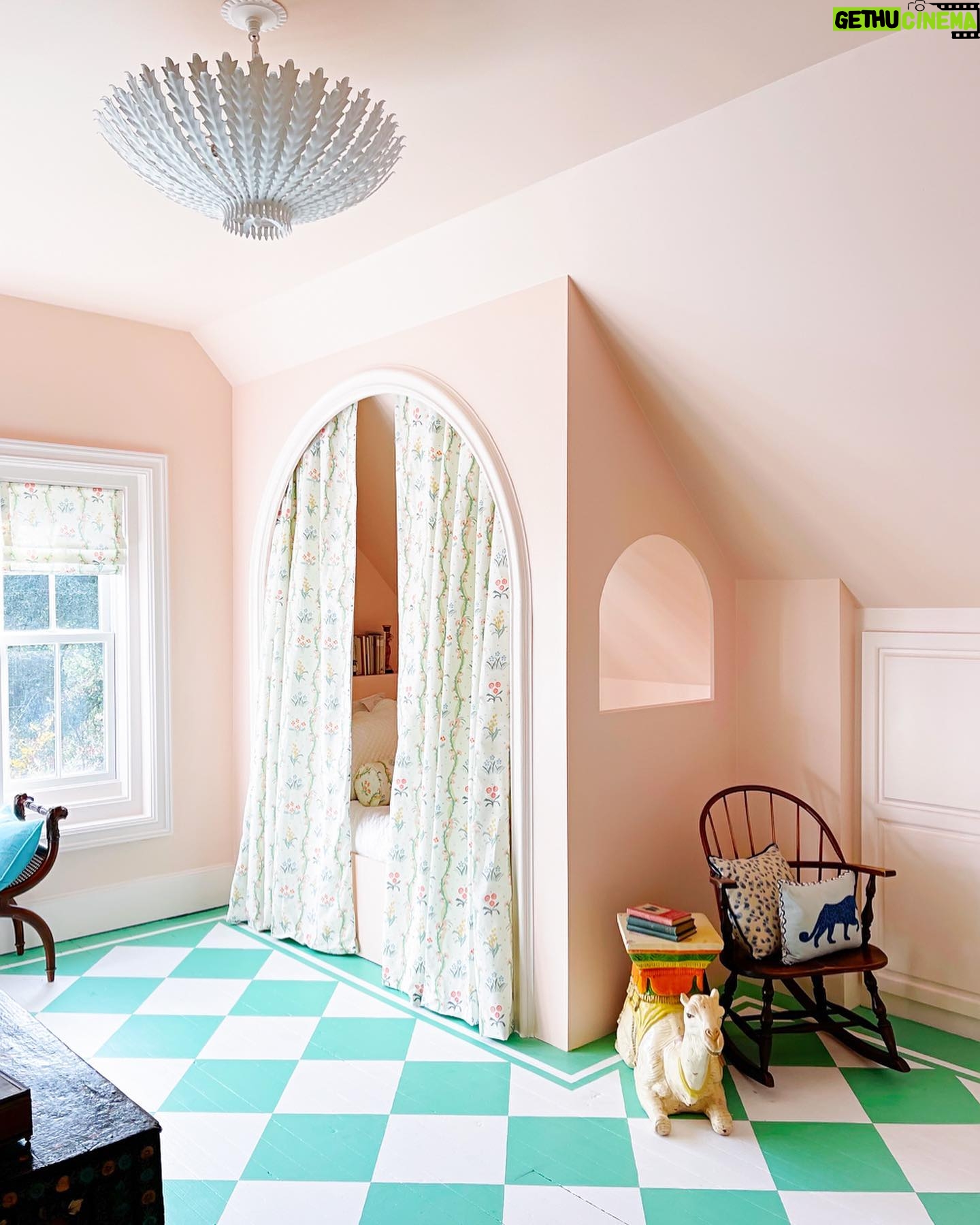 Gray Benko - 3.3K Likes - We were recently lucky enough to work on one of the most iconic homes in our town, The Elizabeth Arden Home. The third floor, which was once an attic space, allowed us to make some really fun design choices and I could not have been more pleased with the results! That blue bunk room with the @mollymahonblockprinting fabric and painted floors has my heart. Downstairs, in the formal entryway, the home owner really wanted a metallic wallpaper and @wallpaperie was able to create a beautiful custom chinoiserie for us. And the icing on the cake, as always, was my all time favorite @straydogdesigns coming in hot with the incredible papier-mâché light fixtures. I hope you were able to catch the episode and enjoyed it as much as we did (house fire and all 😱).
New episode out tonight on @magnolianetwork !