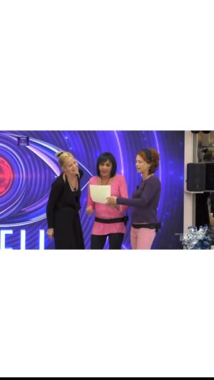 Grecia Colmenares Instagram - Repost @grandefratellotv  Con “Come uno scoglio in mezzo al mare”… Grecia, Fiordaliso e Beatrice! ✍🏻 #grandefratello