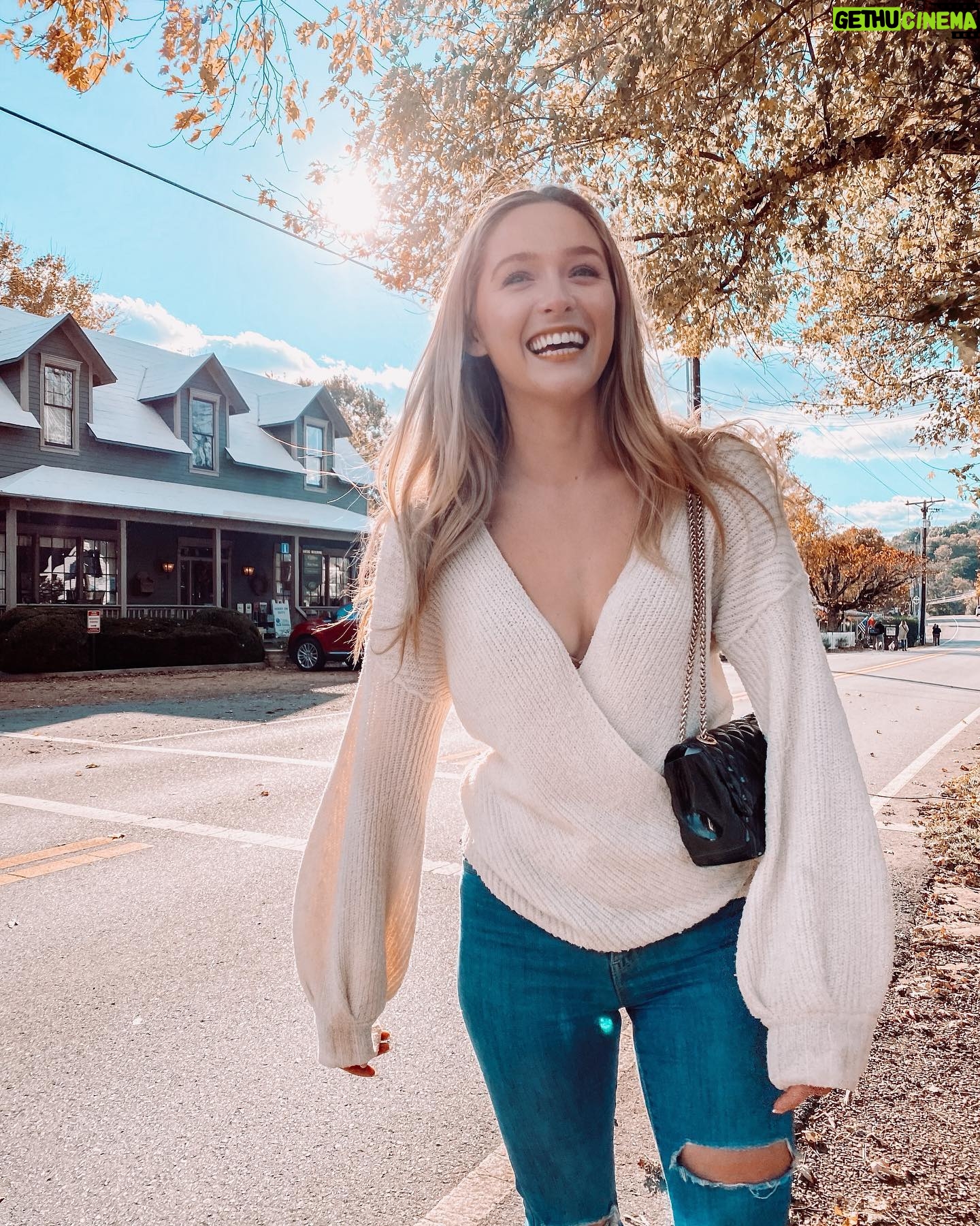 Greer Grammer Instagram - hi it might still be hot outside but it is OFFICIALLY the first day of fall and my heart could not be happier about it ๐ฅฐ๐งก๐