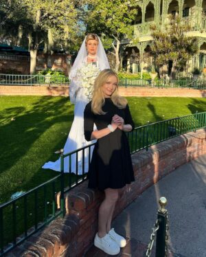 Greer Grammer Instagram - UM HI ITS OFFICIALLY ‘Halfway to Halloween’ and there is NO place I’d rather celebrate than at the haunted mansion 👻🎃

We all know how much I *LOVE* the holidays so when @disneyparks gave me the chance to celebrate in SPRING I couldn’t help but SCREAM! 

(ps don’t even get me started on how starstruck I was to see the right rope girl!!! 😍)

(pss there’s actually nothing spookier than riding this ride with no one else on it 😬) 

#halfwaytohalloween #hostedbydisney