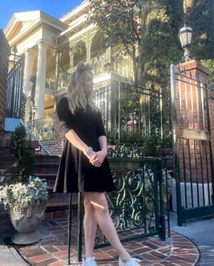 Greer Grammer Instagram - UM HI ITS OFFICIALLY ‘Halfway to Halloween’ and there is NO place I’d rather celebrate than at the haunted mansion 👻🎃

We all know how much I *LOVE* the holidays so when @disneyparks gave me the chance to celebrate in SPRING I couldn’t help but SCREAM! 

(ps don’t even get me started on how starstruck I was to see the right rope girl!!! 😍)

(pss there’s actually nothing spookier than riding this ride with no one else on it 😬) 

#halfwaytohalloween #hostedbydisney