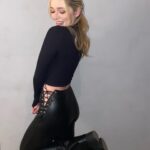 Greer Grammer Instagram – “you guys were in the bathroom for like 1000 years, what were you doing?!” —> what we were doing ⁣⁣⁣⁣
⁣⁣⁣⁣
find friends like @essysounds that force you to do a photo shoot in the bathroom bc they think you look cute 🙈 ⁣⁣⁣
⁣⁣
(swipe to last slide to hear her hype me up 🥹🥰)