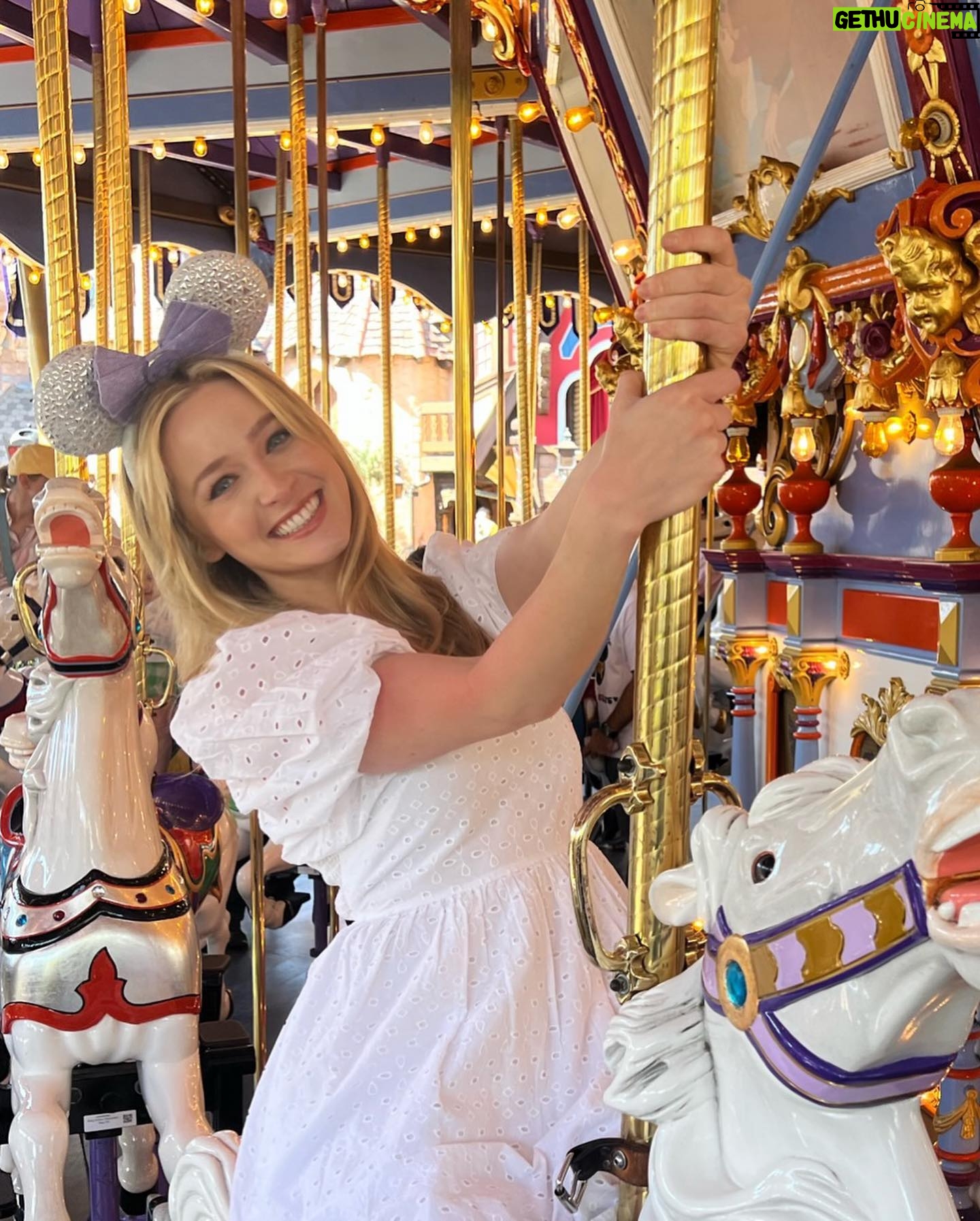 Greer Grammer Instagram - swipe for throwbacks, since itβs Thursday πβ‘οΈ Being a child of Southern California, Disneyland has always been my happy place. π₯° So getting to recreate some of my FAVORITE childhood photos (yes, two of them being on the carousel π - baby Greer LOVED the carousel) while I was there for the creators celebration was SO incredibly special and just so, so fun. πππ @disneyparks #hostedbydisney #disneycreatorscelebration #disneyland #throwbackthursday