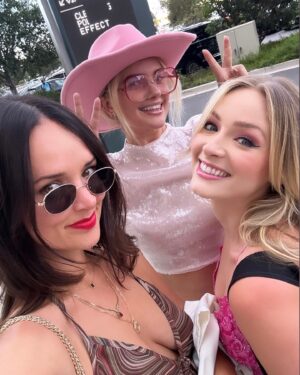 Greer Grammer Instagram - ‘cause I don’t know how it gets better than this 🫶🏻💕

still not over the best night with the best girls🥲🩷 #erastour