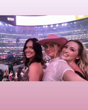 Greer Grammer Instagram - ‘cause I don’t know how it gets better than this 🫶🏻💕

still not over the best night with the best girls🥲🩷 #erastour